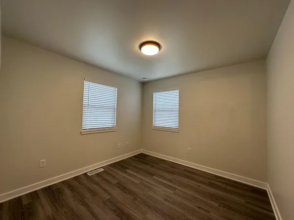 $1,725 | 717 Juniper Road, Valparaiso, IN 46385