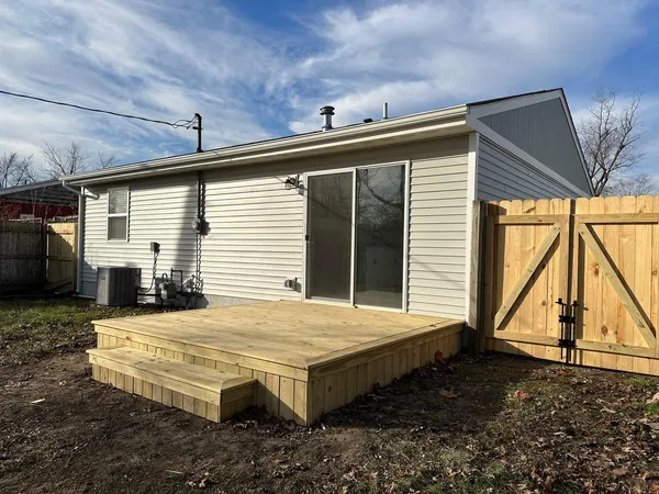 $1,725 | 717 Juniper Road, Valparaiso, IN 46385