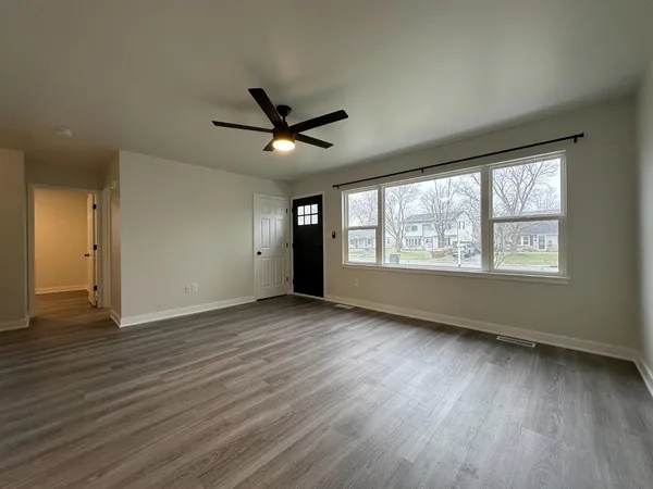 $1,725 | 717 Juniper Road, Valparaiso, IN 46385