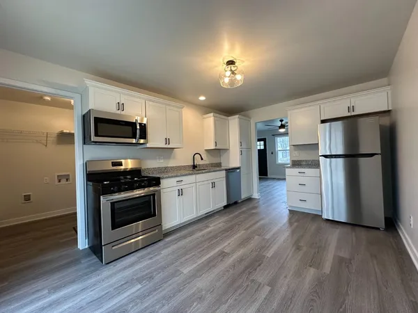 $1,725 | 717 Juniper Road, Valparaiso, IN 46385