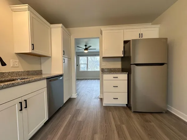 $1,725 | 717 Juniper Road, Valparaiso, IN 46385