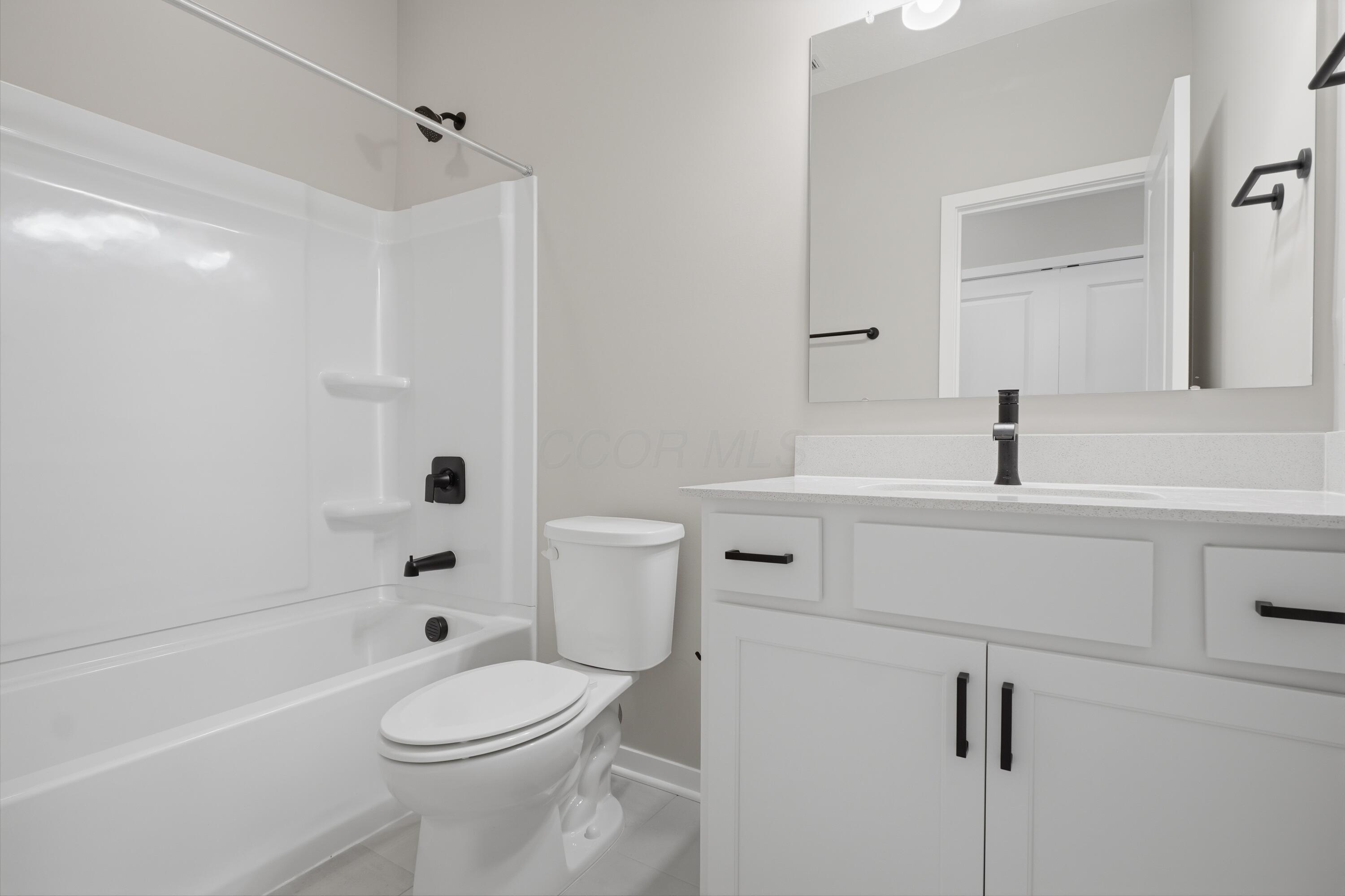 5655 Valleydale Road Powell, OH 43065 - Photo 18 of 36 Bathroom