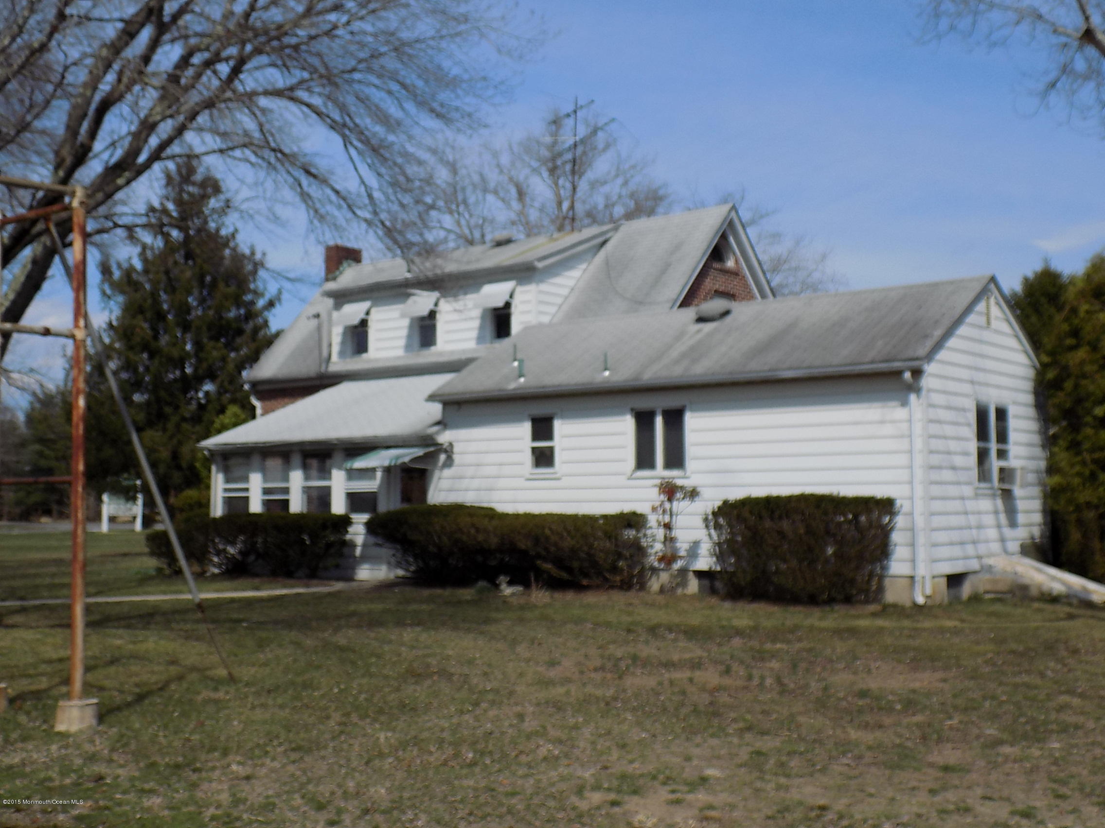 285 Squankum Road Farmingdale, NJ 07727 - Photo 3 of 5 DSCN0066.JPG