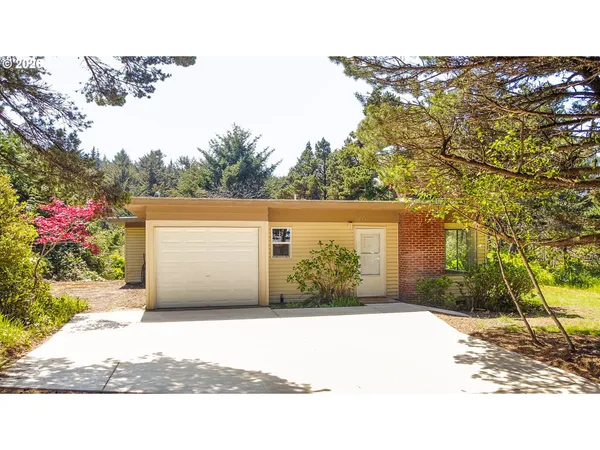 $395,000 | 2835 Southwest Breakers Drive, Waldport, OR 97394