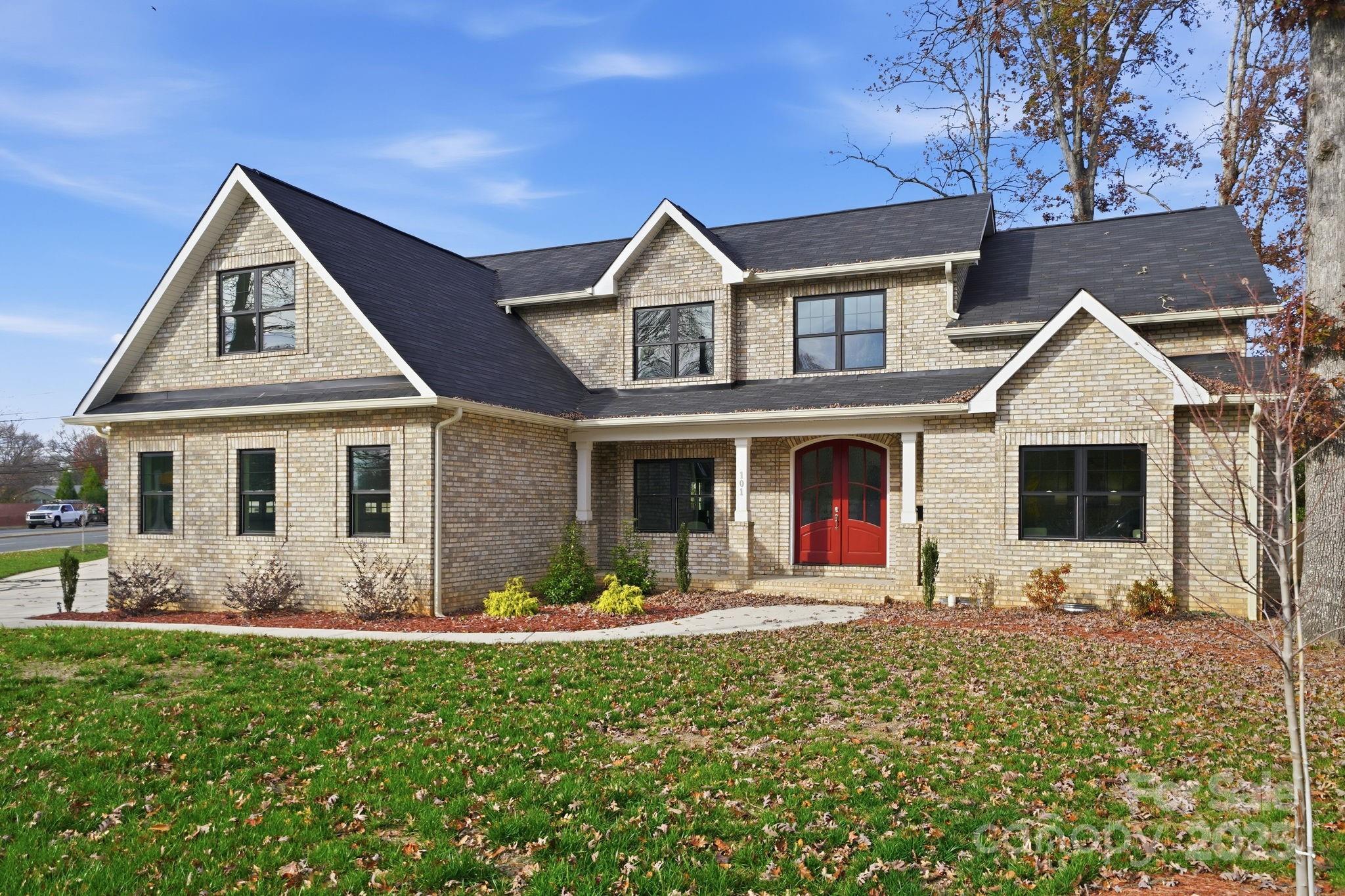 101 McAlway Road Charlotte, NC 28211 - Photo 39 of 40 a front view of a house with garden