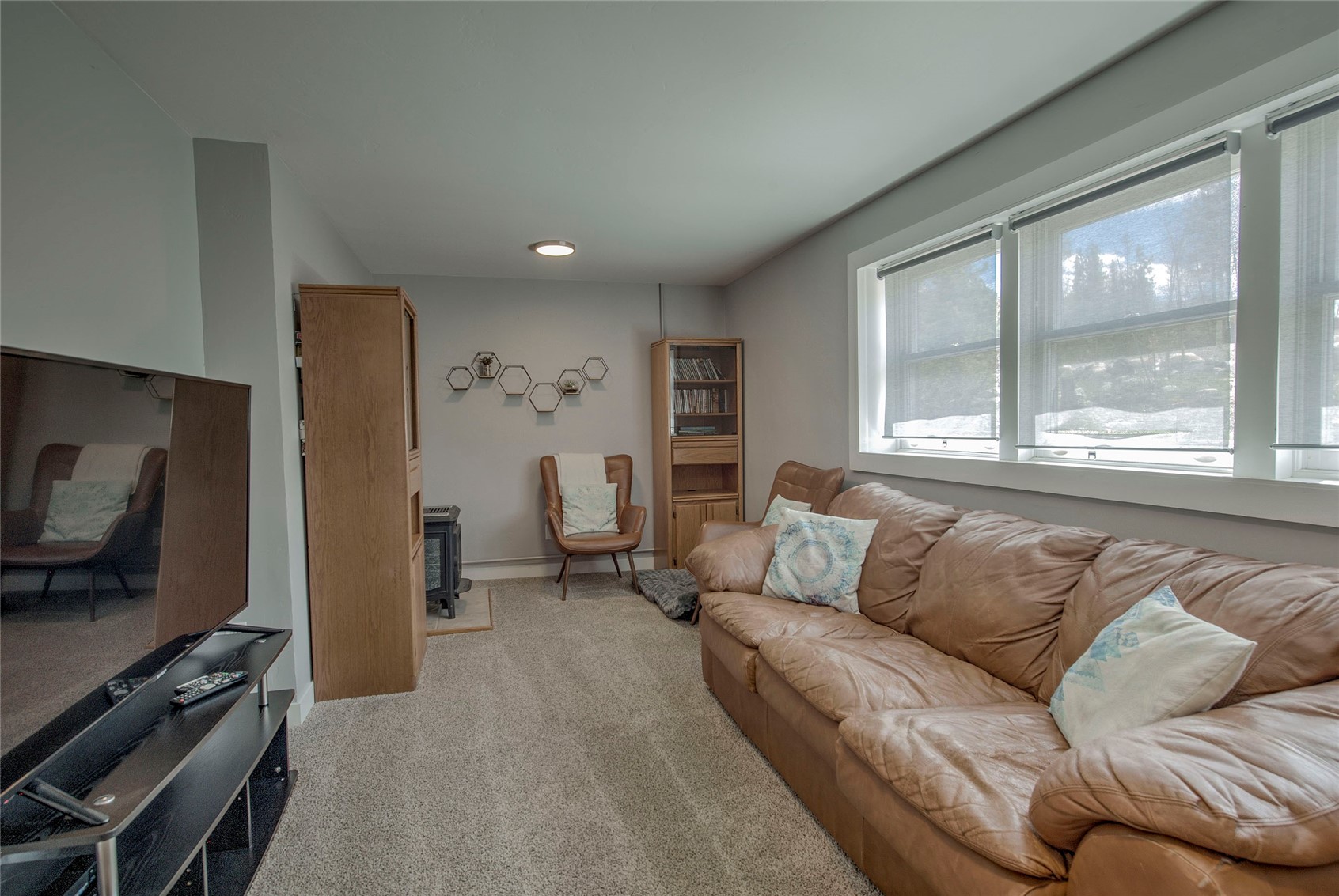 472 Ryan Gulch Road Silverthorne, CO 80498 - Photo 19 of 36 a living room with furniture and a flat screen tv