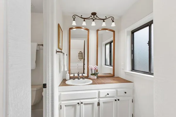 $2,400,000 | 38364 Wisteria Way, Davis, CA 95616