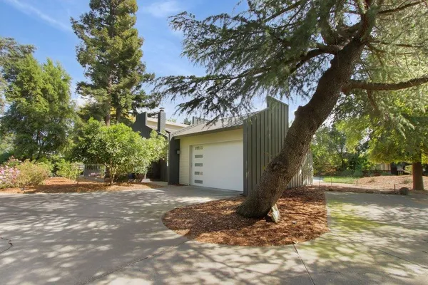 $2,400,000 | 38364 Wisteria Way, Davis, CA 95616