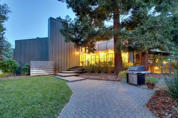 $2,400,000 | 38364 Wisteria Way, Davis, CA 95616