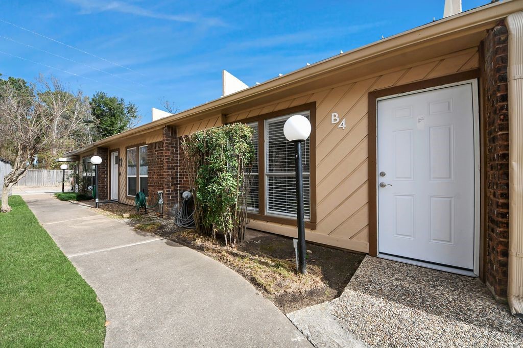 1014 Graham Drive Tomball, TX 77375 - Photo 33 of 37