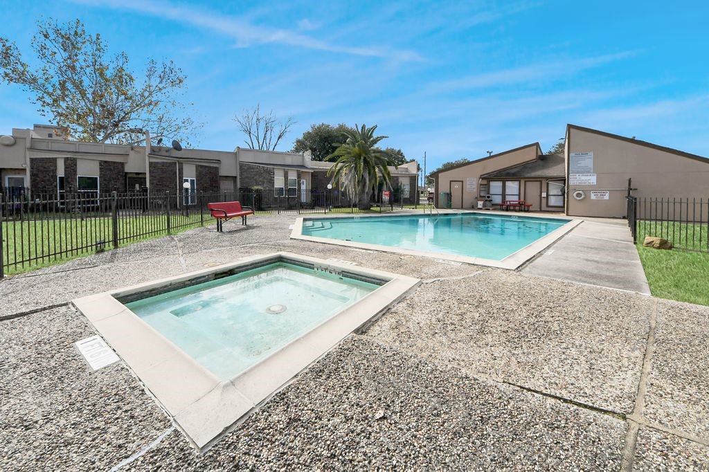 1014 Graham Drive Tomball, TX 77375 - Photo 34 of 37 a view of a house with swimming pool