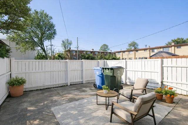 $2,300 | 612 Maple Court, Unit 612, Mount Prospect, IL 60056