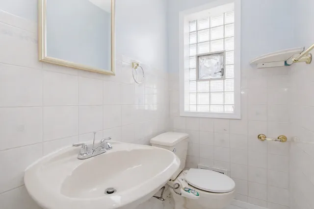 $2,300 | 612 Maple Court, Unit 612, Mount Prospect, IL 60056