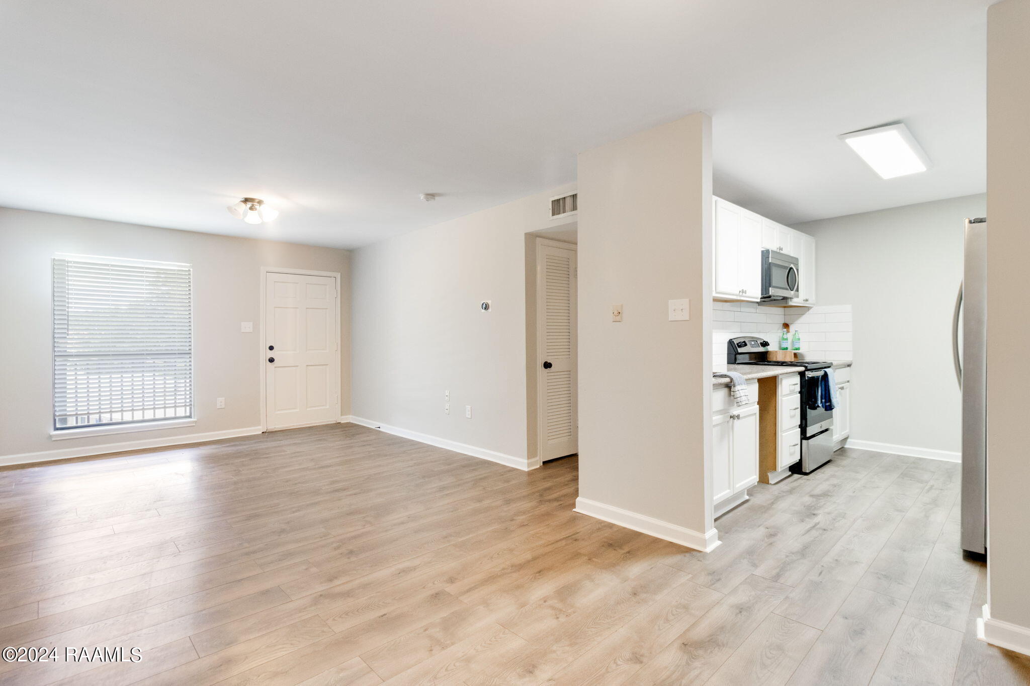 701 South College Road, Unit 301 Lafayette, LA 70503 - Photo 8 of 17 3-web-or-mls-701 S College 301-2