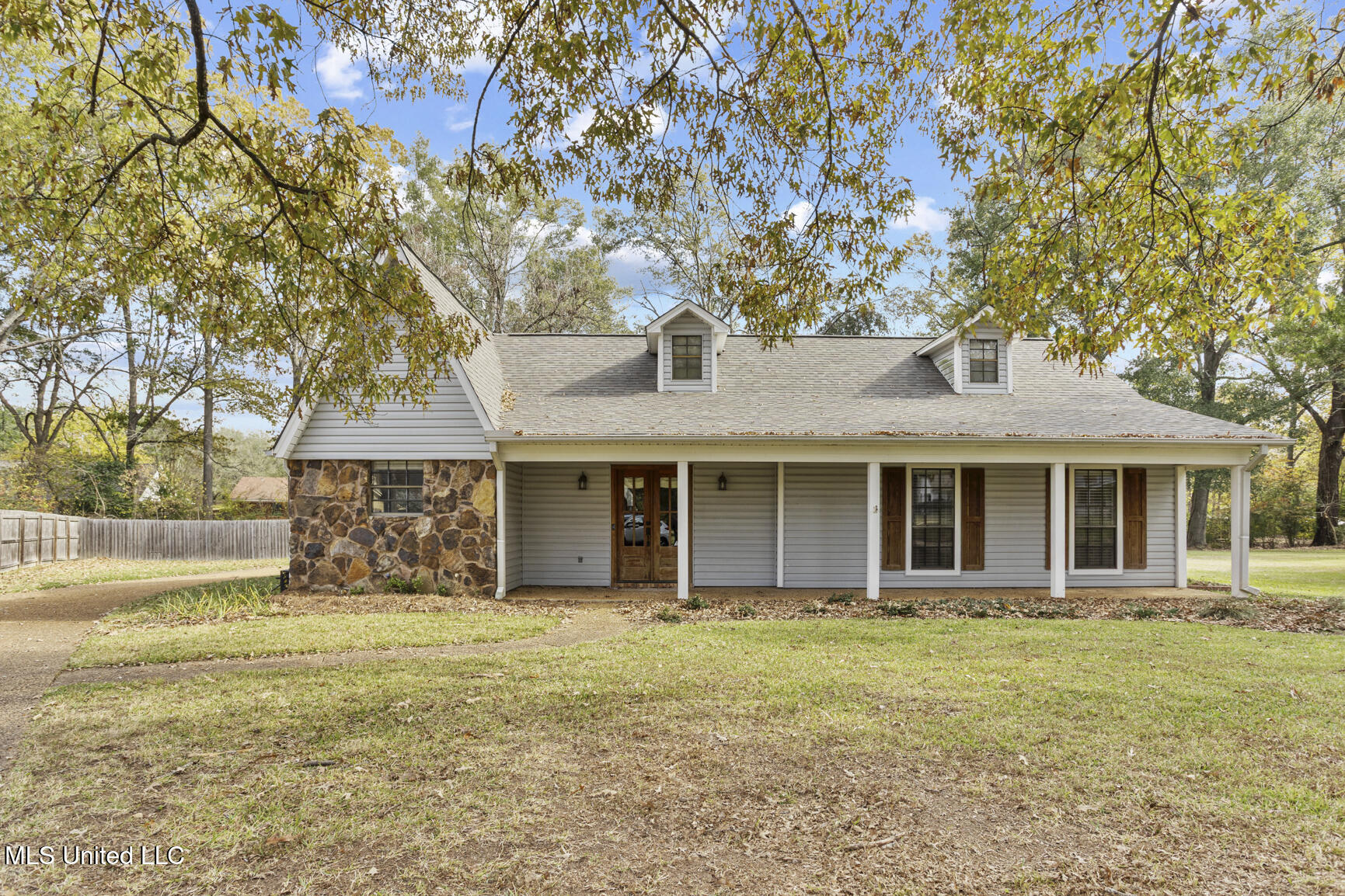 429 Pin Oak Drive Madison, MS 39110 - Photo 2 of 29 429 Pin Oak Dr-29