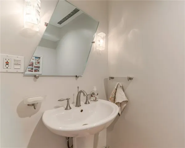 $825,000 | 5709 West 164th Street, Stilwell, KS 66085