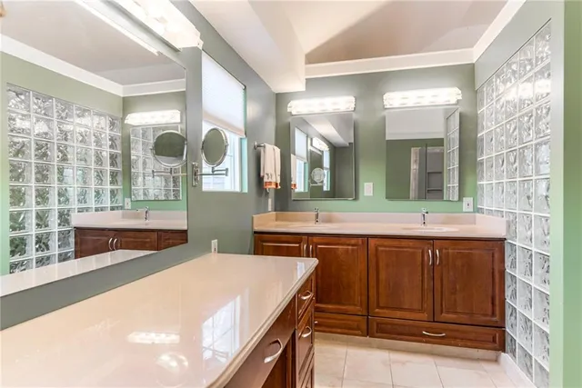 $825,000 | 5709 West 164th Street, Stilwell, KS 66085