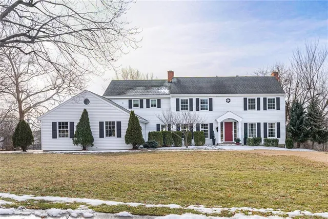 $825,000 | 5709 West 164th Street, Stilwell, KS 66085