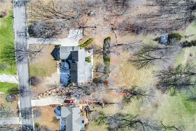 $825,000 | 5709 West 164th Street, Stilwell, KS 66085