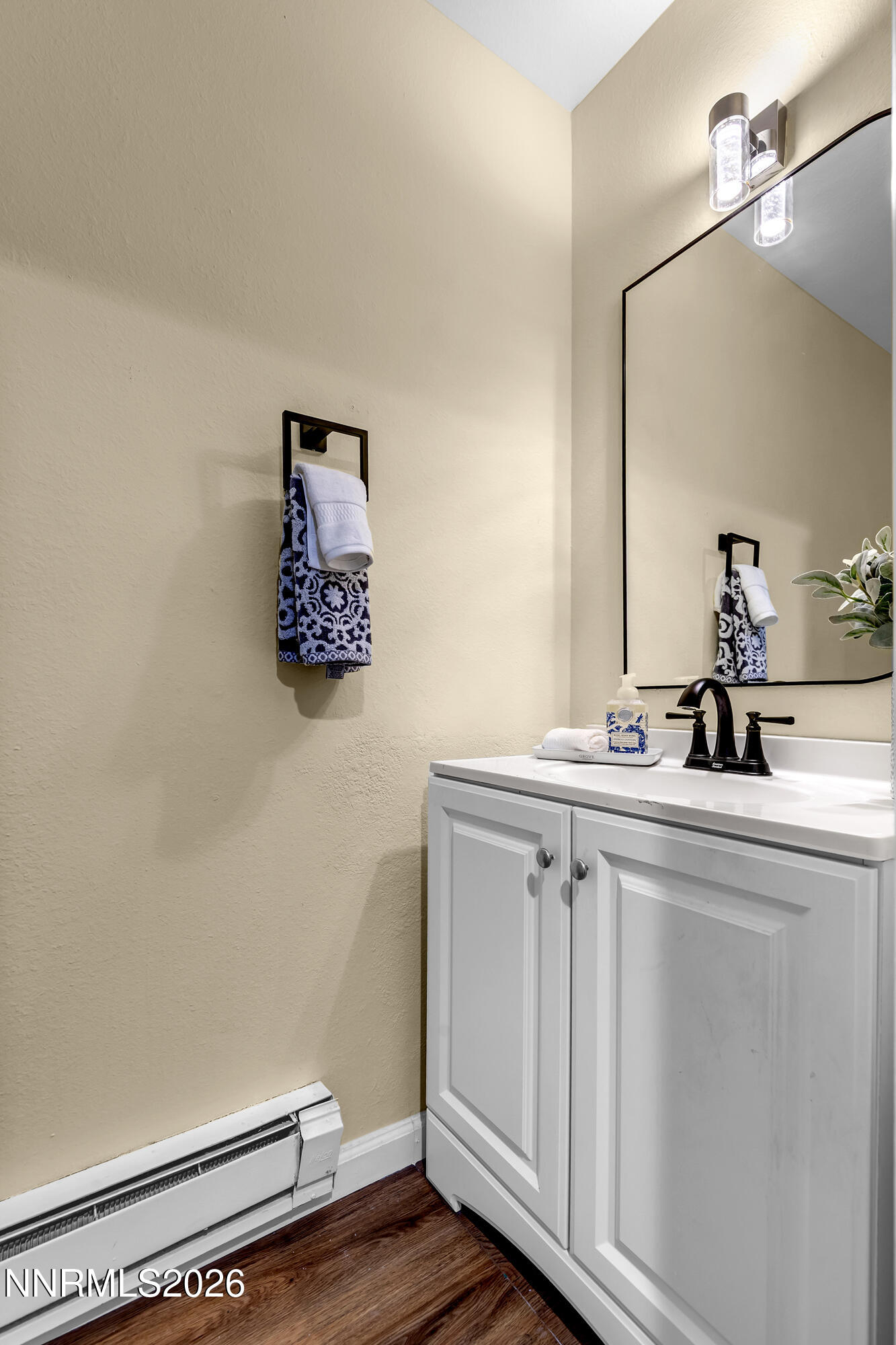 562 Smithridge Park Reno, NV 89502 - Photo 18 of 43 a bathroom with a sink and a mirror