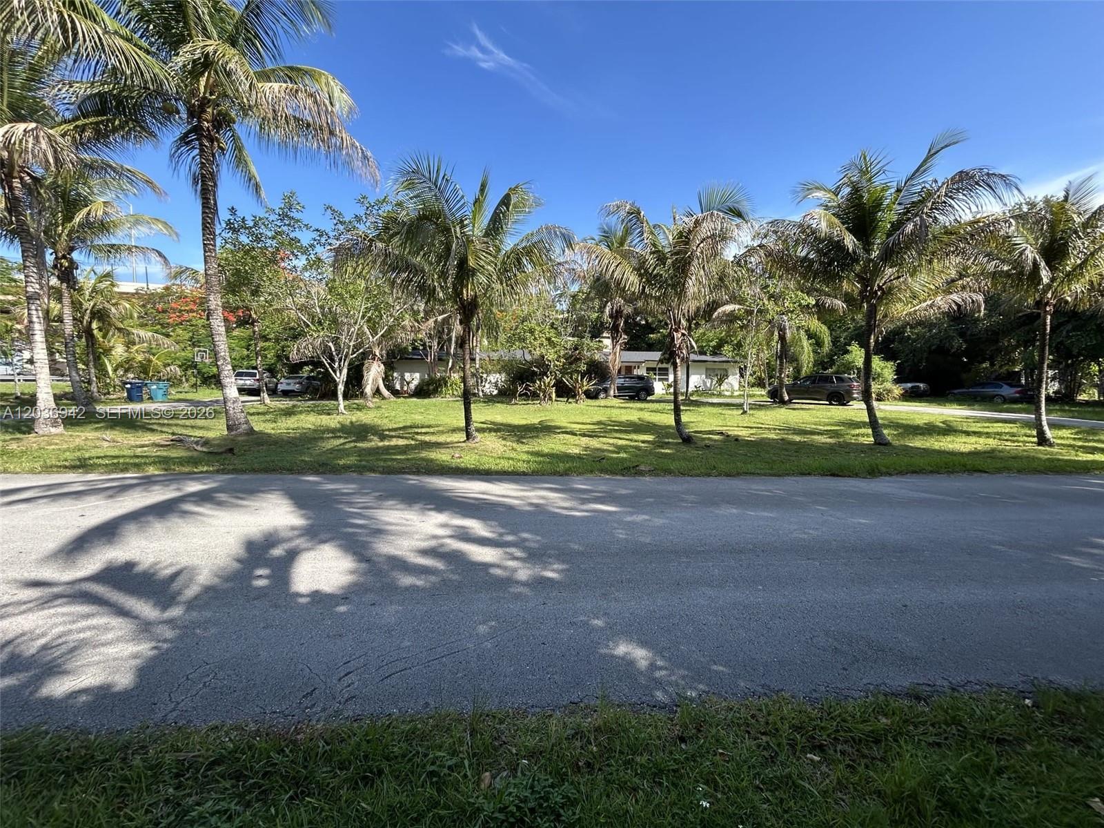 8603 Southwest 68th St Road Miami, FL 33143 - Photo 2 of 5