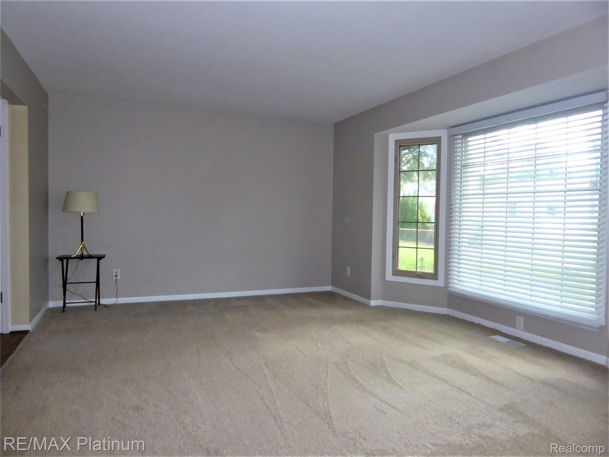 18678 Gill Road Livonia, MI 48152 - Photo 3 of 15 Living Room
