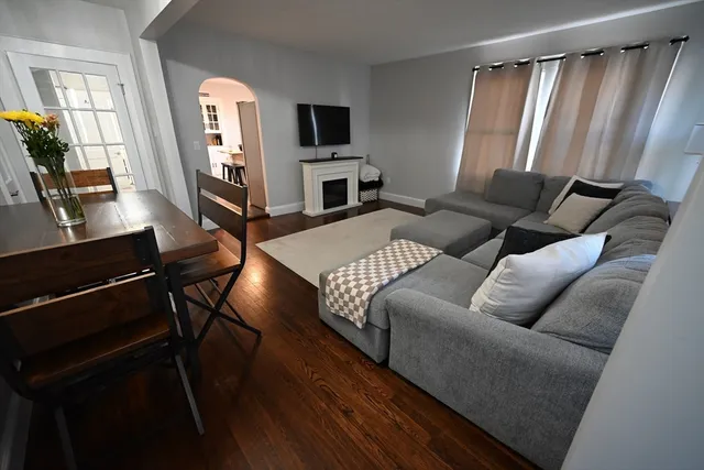 $2,150 | 375 East Merrimack Street, Unit 1, Lowell, MA 01852