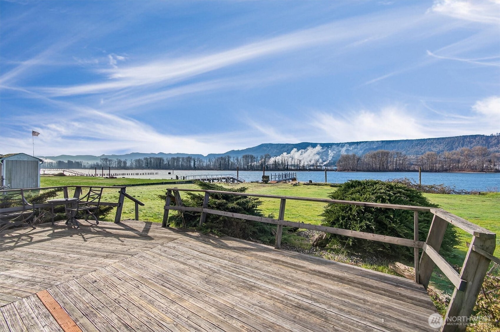 301 West Sunny Sands Road Cathlamet, WA 98612 - Photo 7 of 39