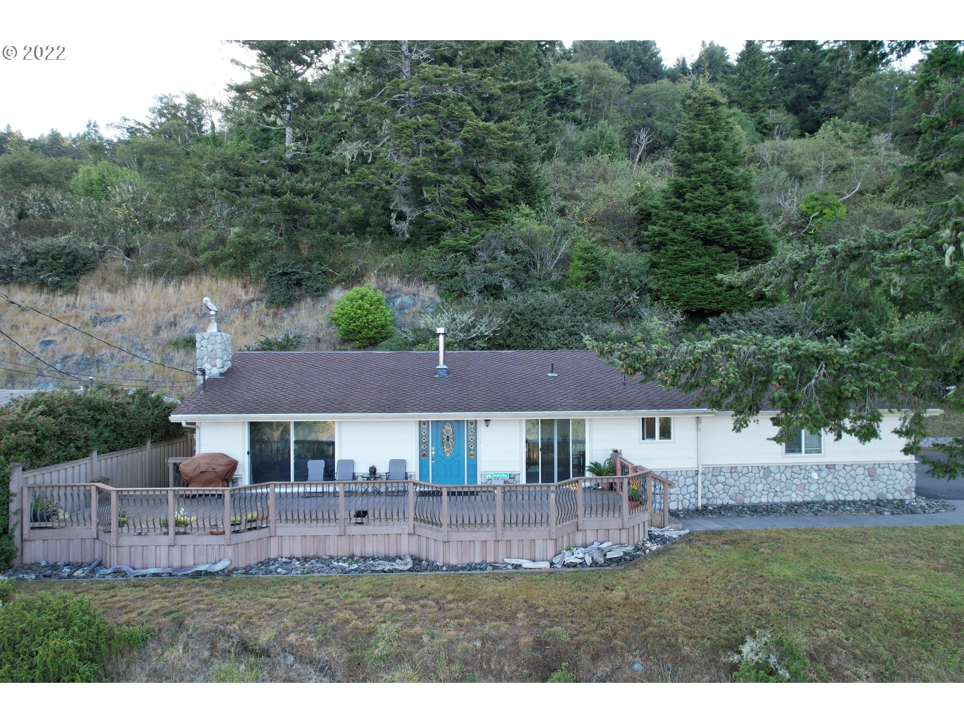 94287 June Street Gold Beach, OR 97444 - Photo 2 of 32
