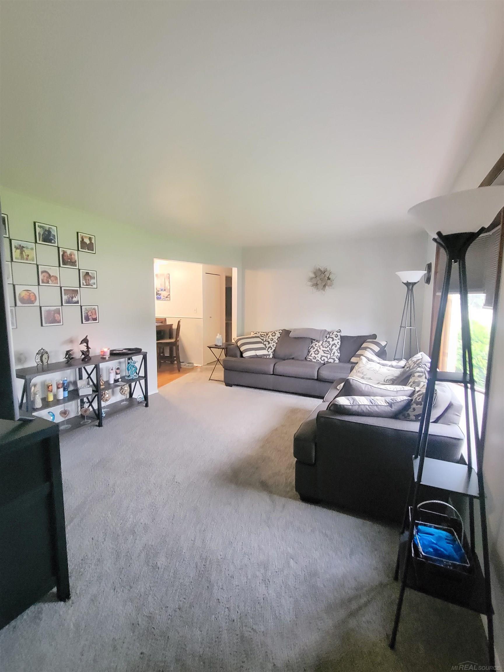 32819 Bunert Road Warren, MI 48088 - Photo 7 of 24 50106563-6.JPG