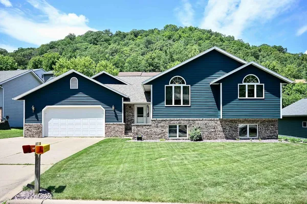 $429,900 | 1475 48th Avenue, Winona, MN 55987