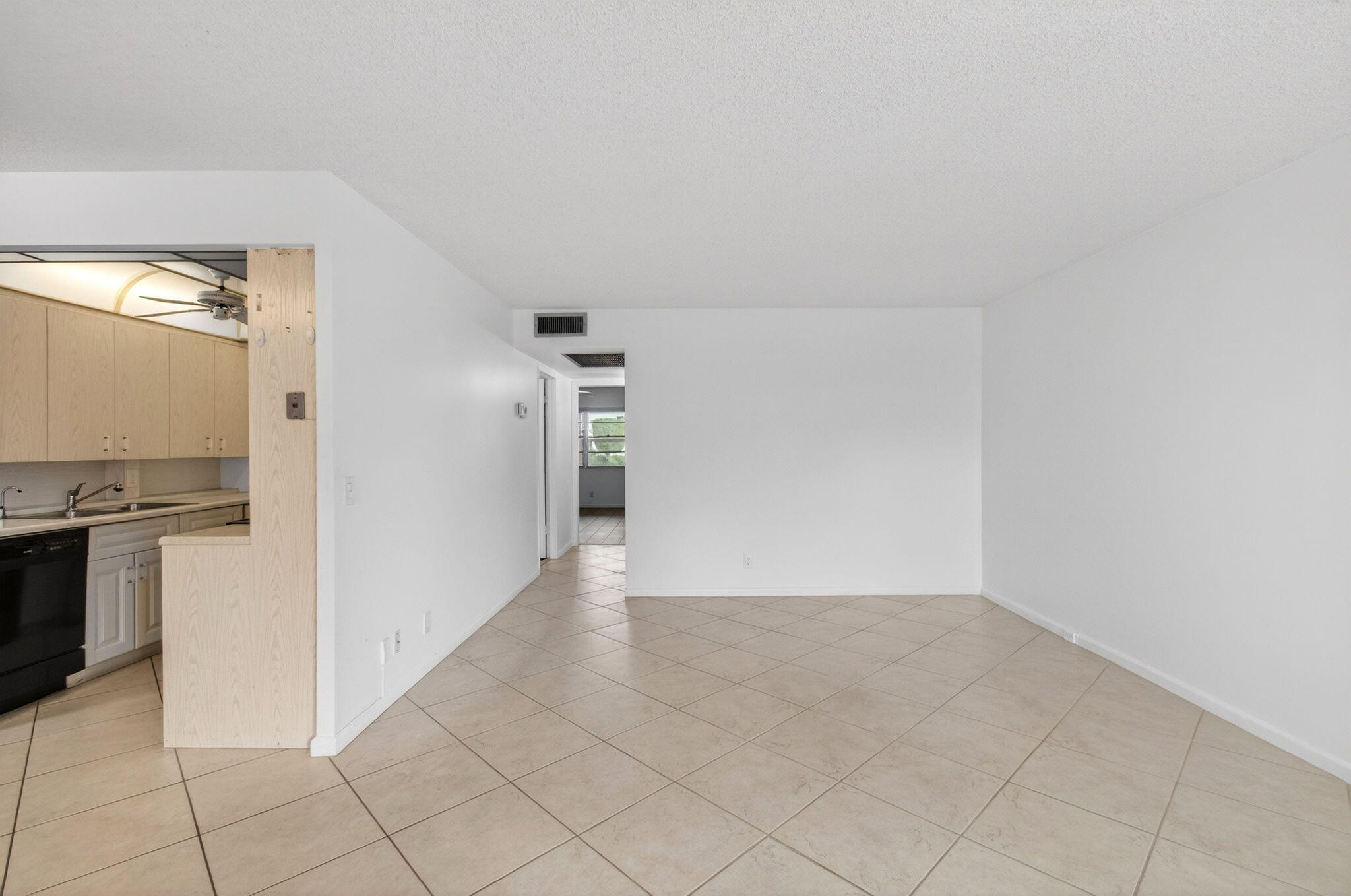 2027 Exeter Boca Raton, FL 33434 - Photo 4 of 100 29-web-or-mls-DSC_7739
