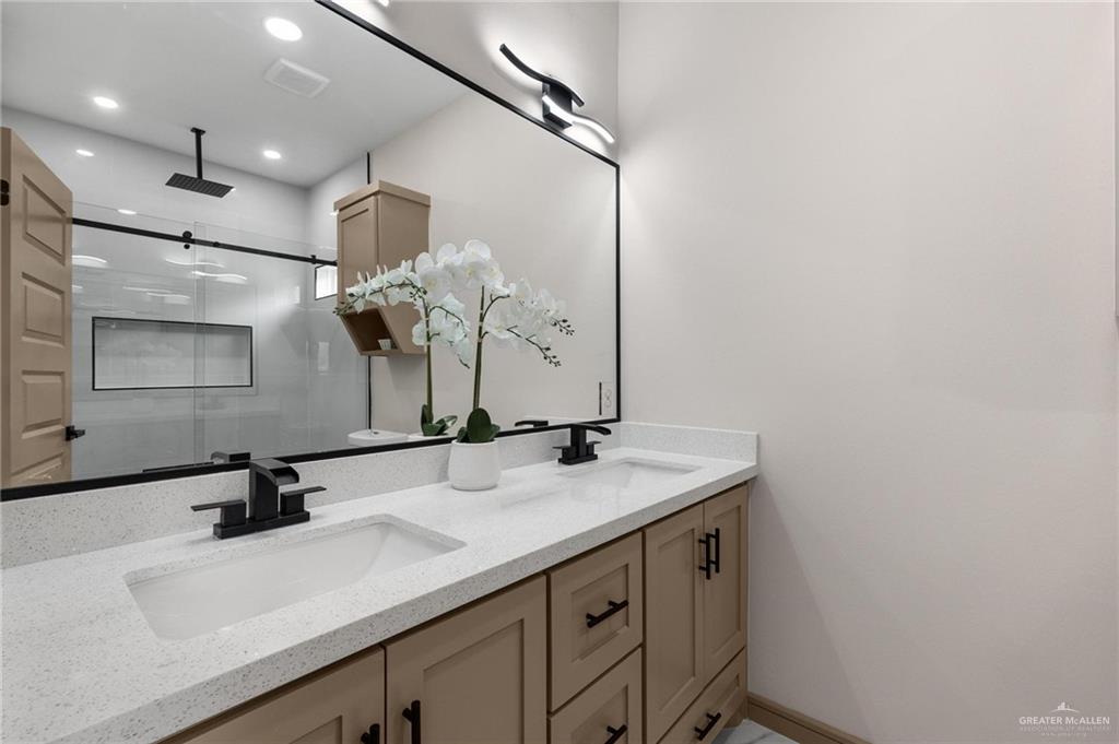 2464 Via Roma Road Weslaco, TX 78596 - Photo 12 of 20 Gallery Image 12