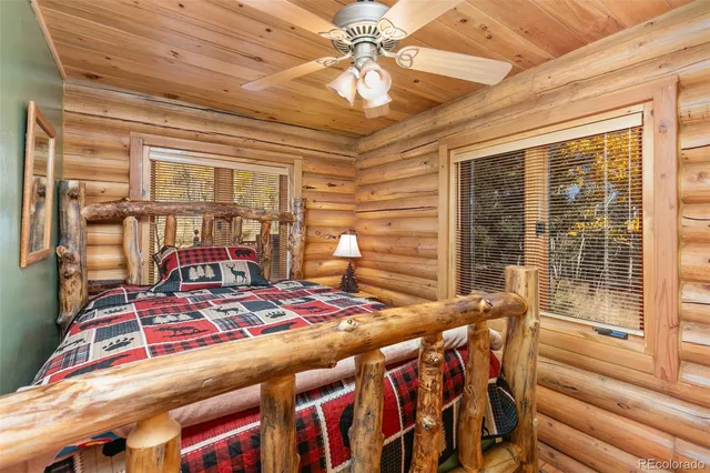 a view of entryway with a front door