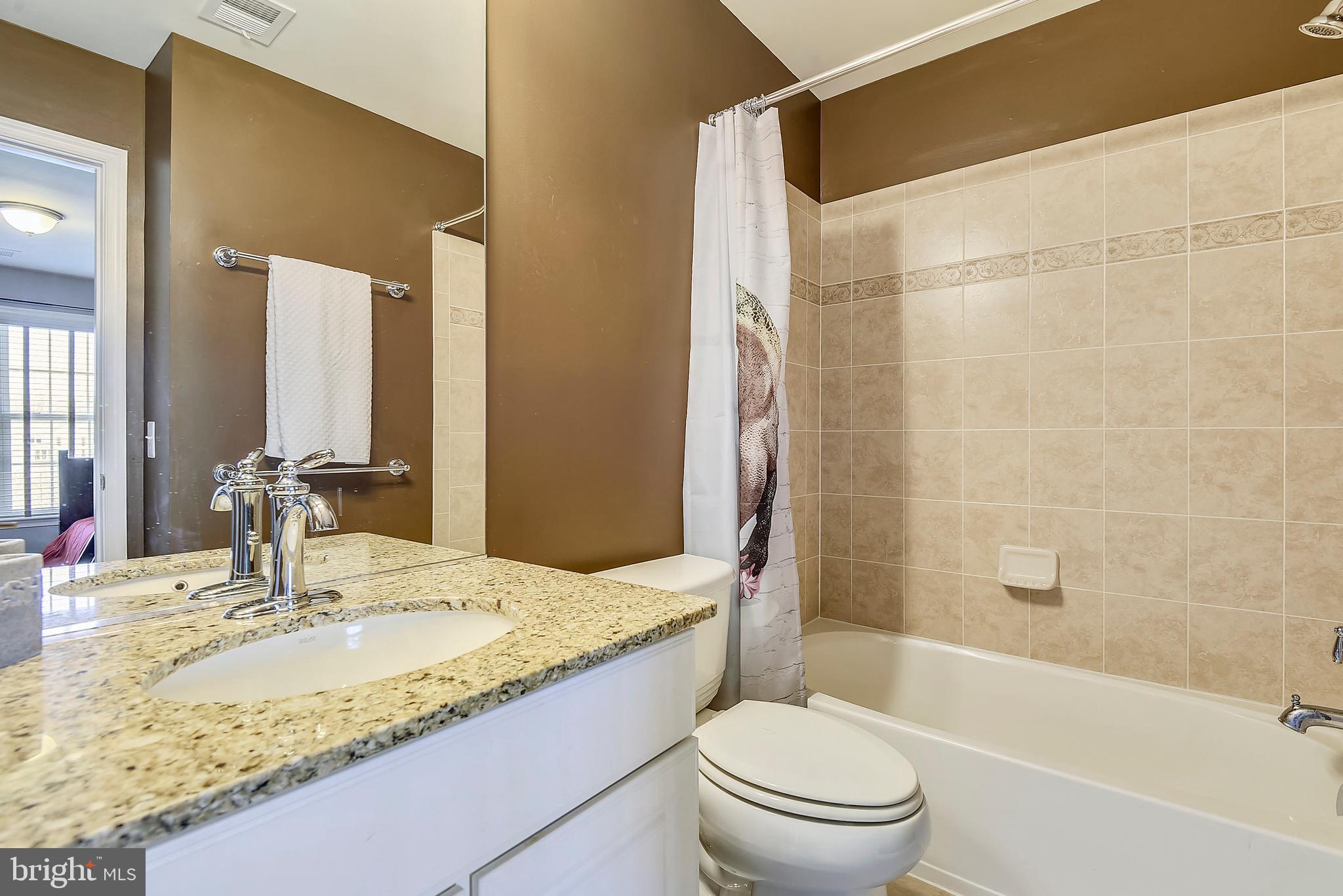 4814 Chichester House Road Olney, MD 20832 - Photo 28 of 84 Main level full bath