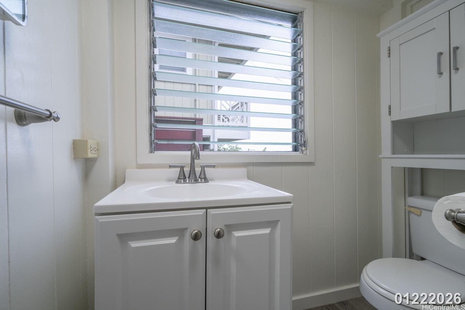 3033 Woolsey Place, Unit DOWNSTAIRS) Honolulu, HI 96822 - Photo 12 of 20 a bathroom with a sink a toilet and a window