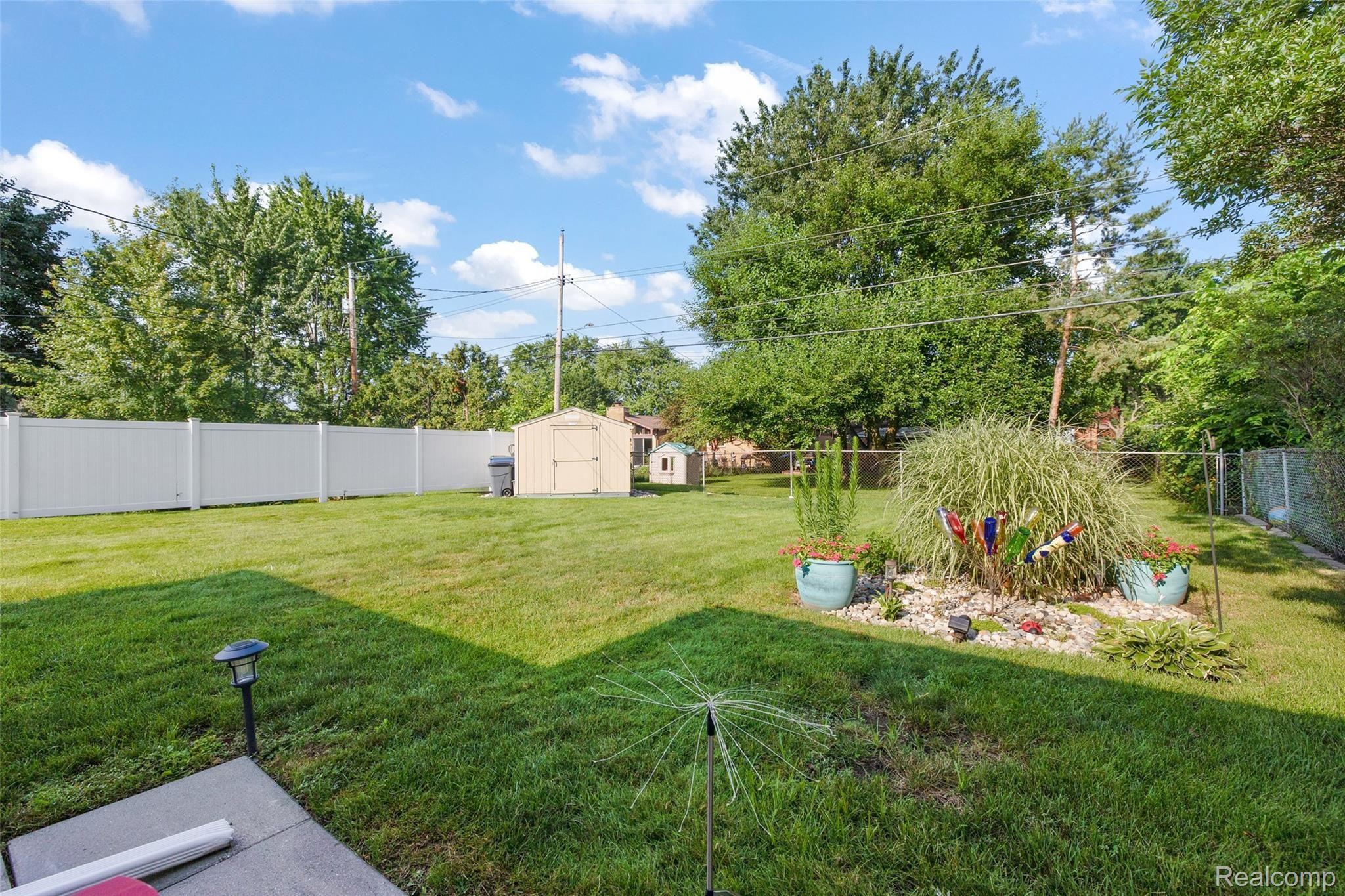29357 Ridgefield Avenue Warren, MI 48088 - Photo 45 of 49 29537 Ridgefield-13.jpg