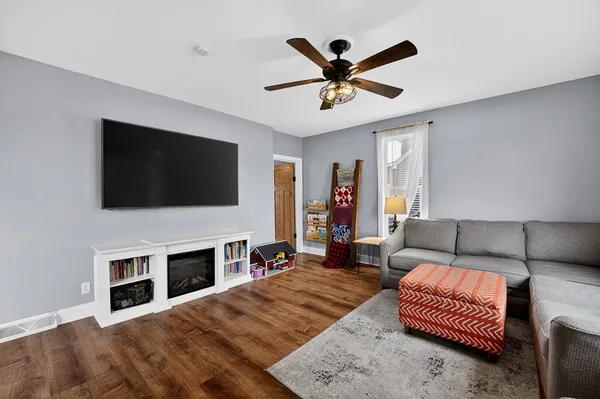 $274,900 | 214 East Coates Avenue, Monticello, WI 53570