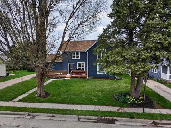 $274,900 | 214 East Coates Avenue, Monticello, WI 53570