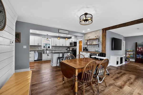 $274,900 | 214 East Coates Avenue, Monticello, WI 53570