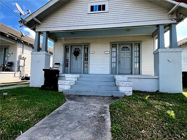 $995 | 2909 Hollygrove Street, New Orleans, LA 70118