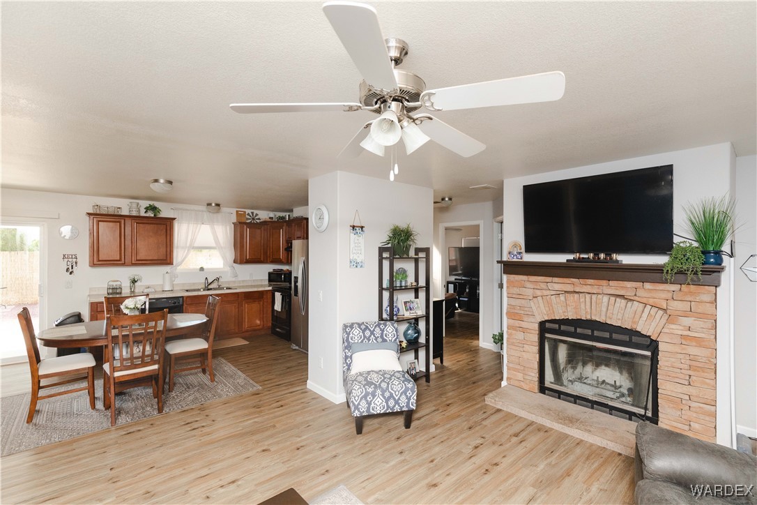 627 South Tonto Road Golden Valley, AZ 86413 - Photo 8 of 62 Living Room