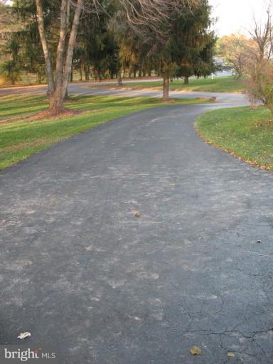 4301 Old Farm Road Baldwin, MD 21013 - Photo 8 of 27 Exterior (Front) Driveway
