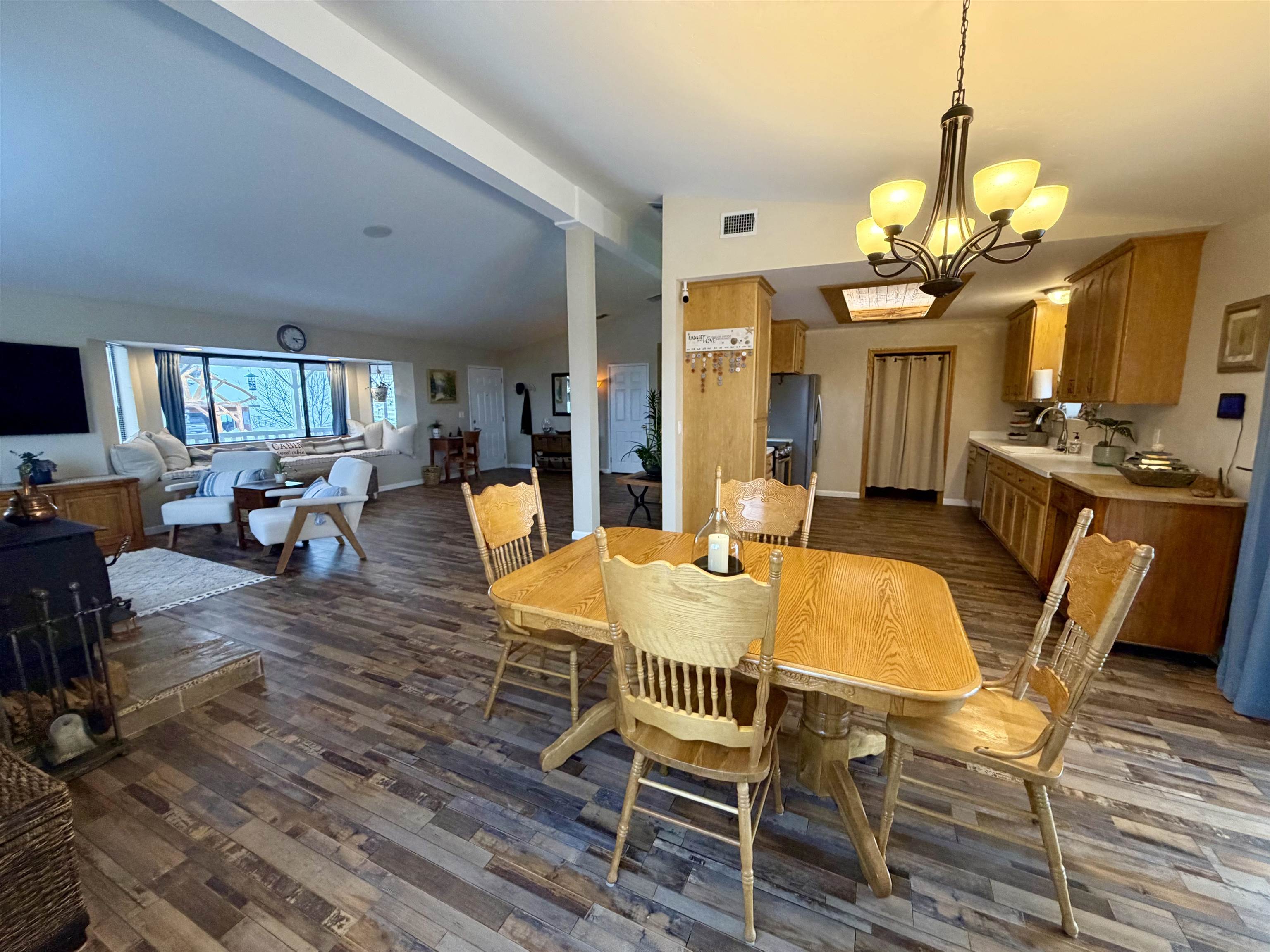 191 Alpine Drive Bishop, CA 93514 - Photo 22 of 50 a view of a dining room with furniture and a chandelier