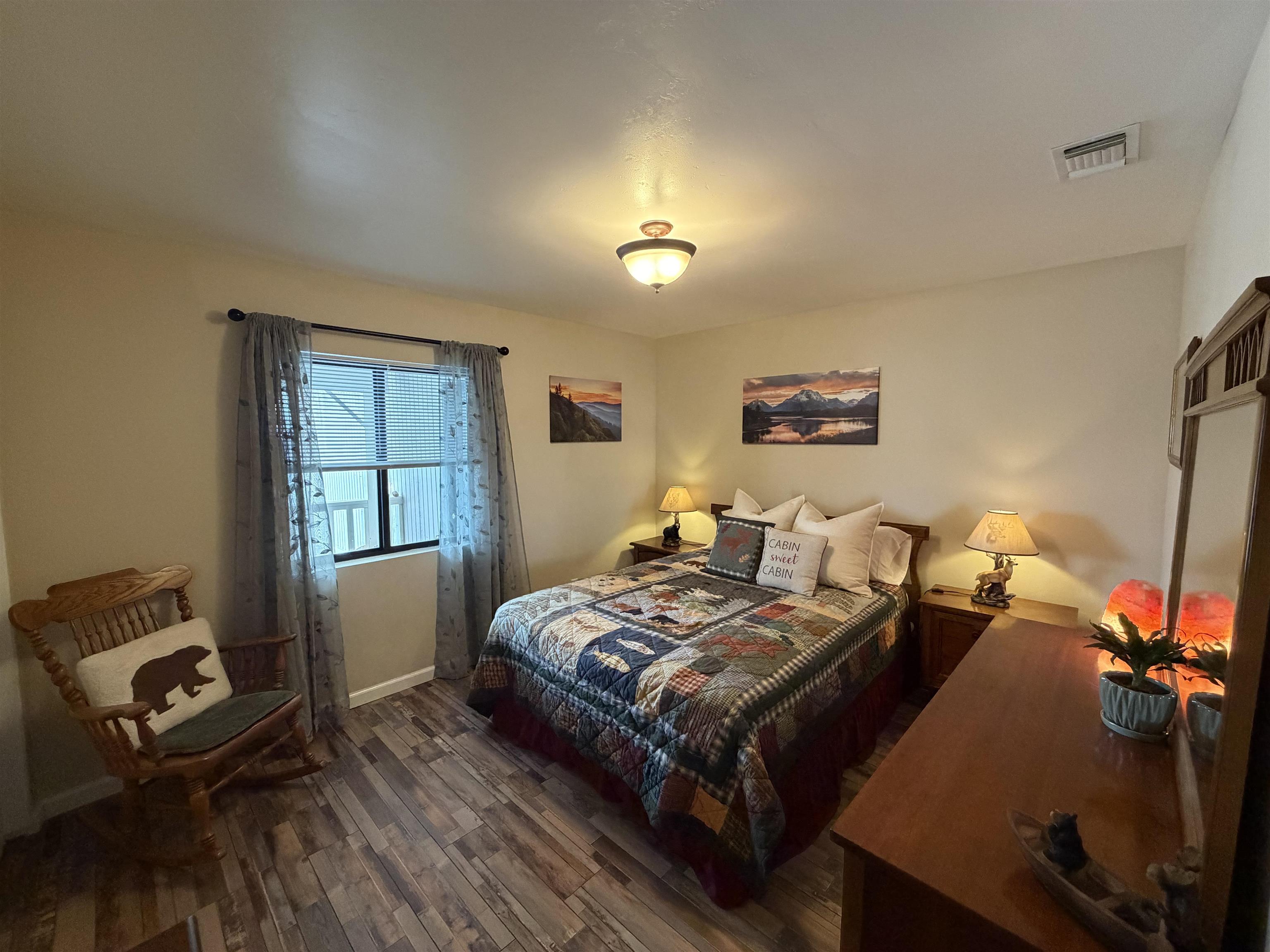 191 Alpine Drive Bishop, CA 93514 - Photo 30 of 50 a bed room with bed and a window