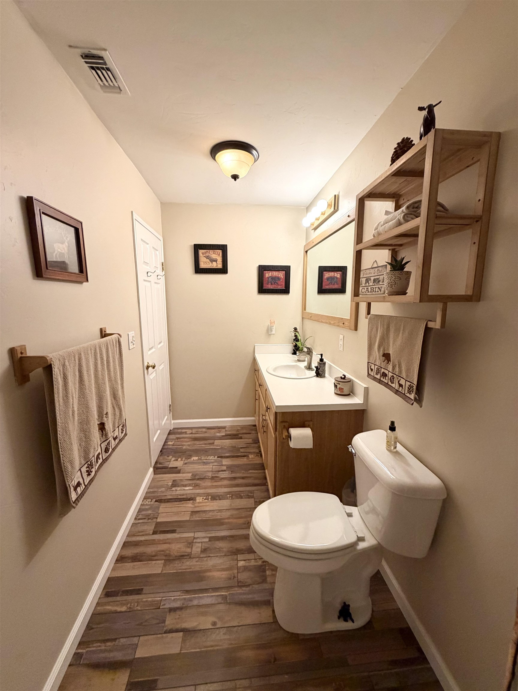 191 Alpine Drive Bishop, CA 93514 - Photo 35 of 50 a bathroom with a toilet a sink and mirror