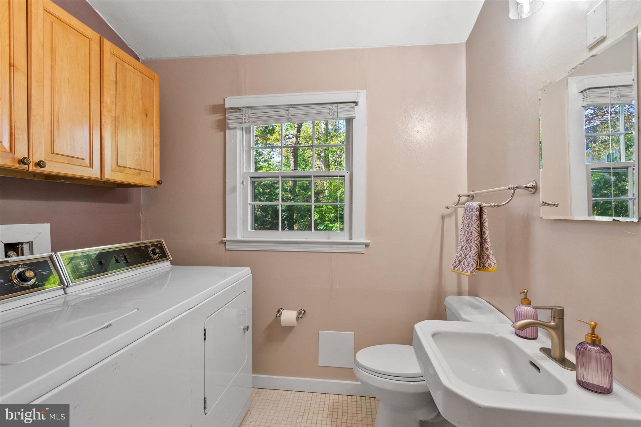 4019 Pine Brook Road Alexandria, VA 22310 - Photo 44 of 50 Bath/laundry - Guest house