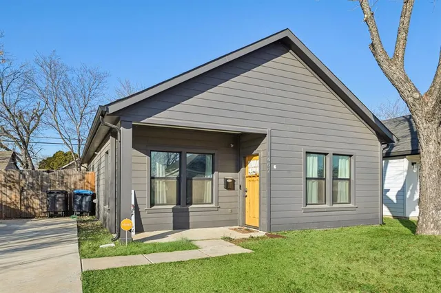 $2,300 | 1607 East Terrell Avenue, Fort Worth, TX 76104