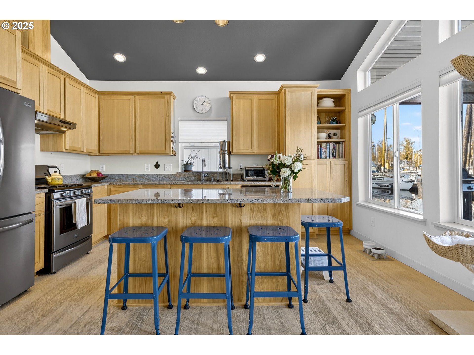 173 Northeast Bridgeton Road, Unit 14 Portland, OR 97211 - Photo 11 of 32