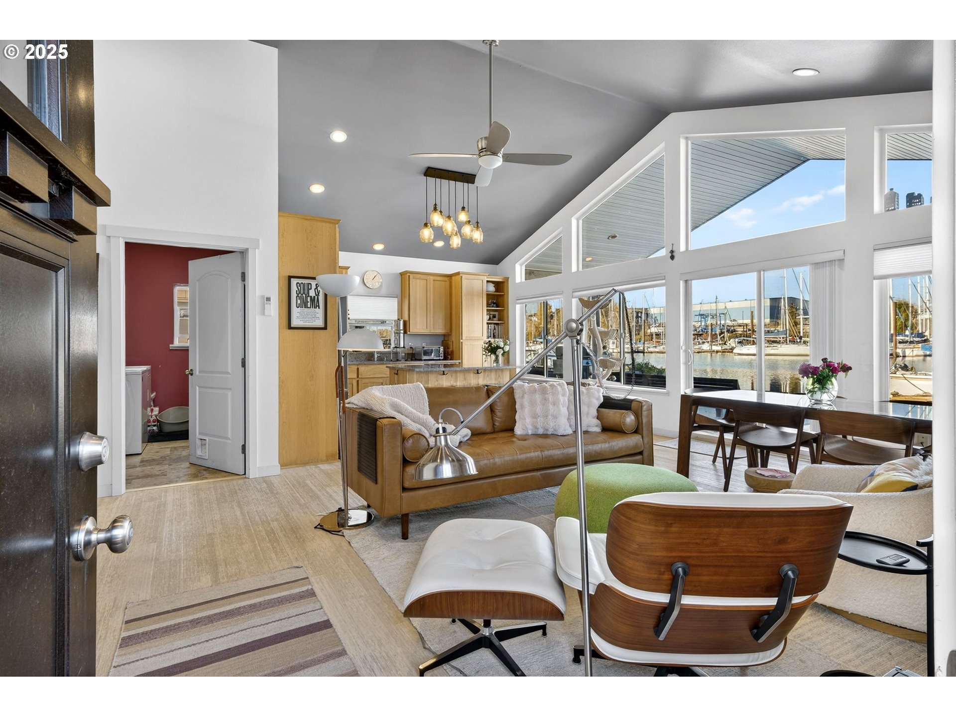 173 Northeast Bridgeton Road, Unit 14 Portland, OR 97211 - Photo 2 of 32